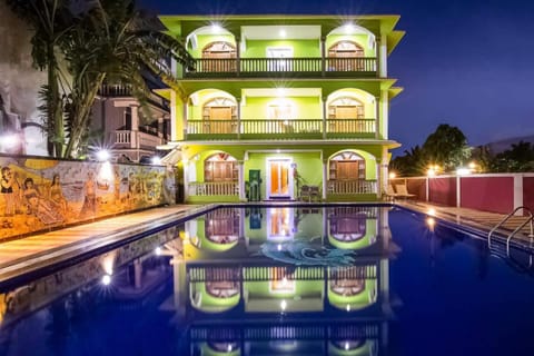 Property building, Facade/entrance, Swimming pool