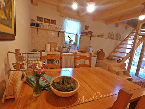 Day, Kitchen or kitchenette, Dining area