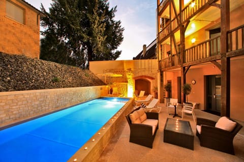 Swimming pool, sunbed