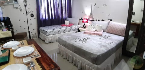 Bed, TV and multimedia, Photo of the whole room, Seating area, Dining area, Bedroom