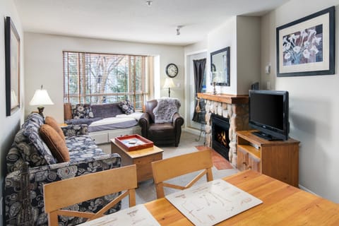 Bed, TV and multimedia, Balcony/Terrace, Living room, Dining area