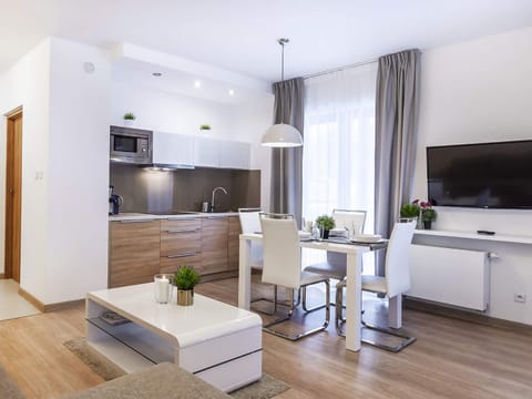 TV and multimedia, Kitchen or kitchenette, Dining area