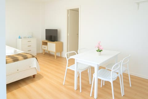 TV and multimedia, Photo of the whole room, Dining area