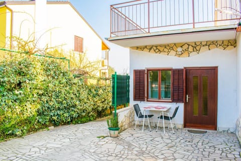 Facade/entrance, Day, Balcony/Terrace, On site