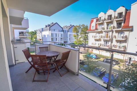 Neighbourhood, Balcony/Terrace, City view, Street view