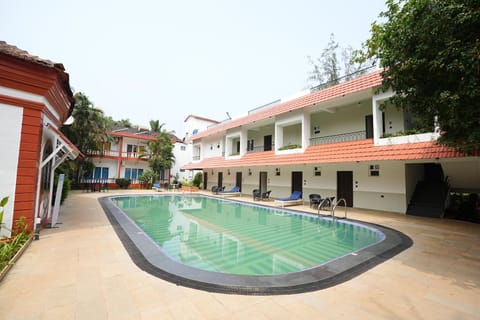 Property building, Day, Pool view, Swimming pool, Swimming pool, sunbed