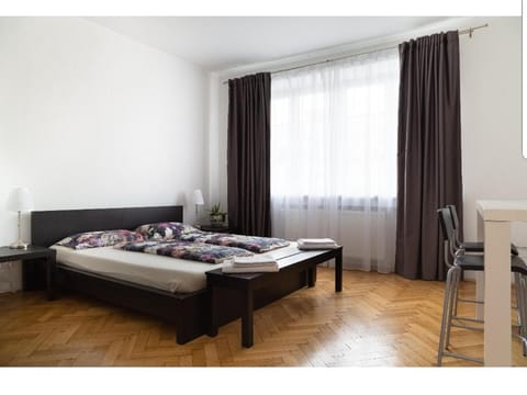 Photo of the whole room, Bedroom