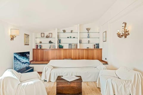 Quadro d'Autore, Terre Marine Apartment in Province of Massa and Carrara