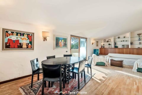 Quadro d'Autore, Terre Marine Apartment in Province of Massa and Carrara