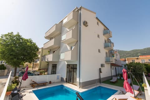 Property building, Facade/entrance, Day, Swimming pool