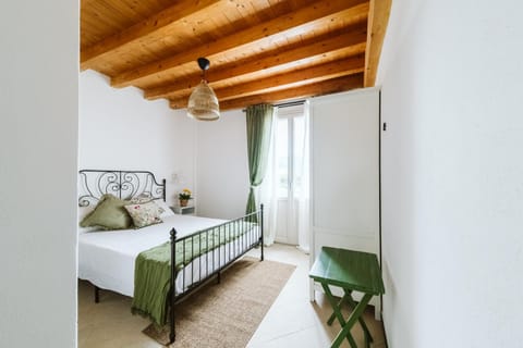 Bed, Balcony/Terrace, Photo of the whole room, Bedroom