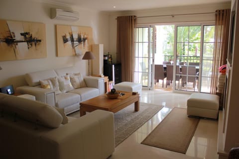Living room, Seating area, air conditioner