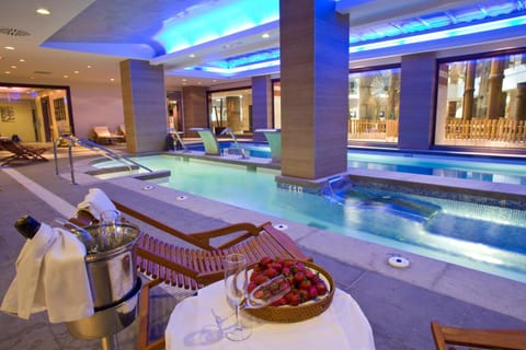 Hot Spring Bath, Spa and wellness centre/facilities