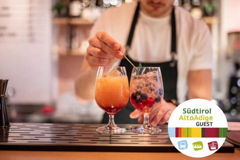 Lounge or bar, Drinks