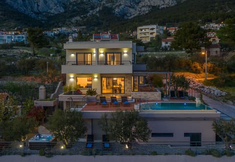 Villa View a luxury villa in Makarska, heated private pool, jacuzzi, gym Villa in Makarska