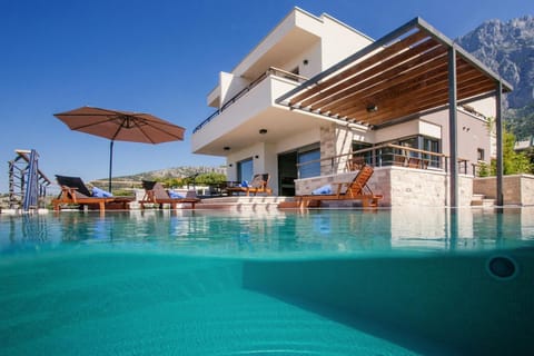 Property building, Balcony/Terrace, Swimming pool