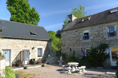 Property building, Patio, Facade/entrance