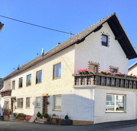 Gästehaus Doll Bed and Breakfast in Ahrweiler