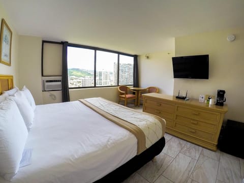 Bed, TV and multimedia, Bedroom, City view, Mountain view