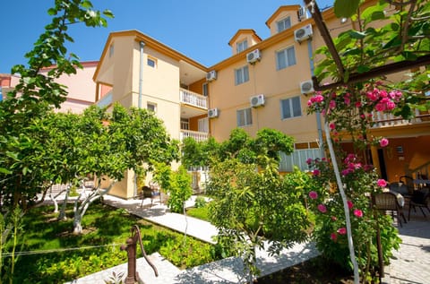 Property building, Day, Garden, Garden view