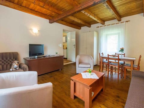 Summer, TV and multimedia, Living room, Seating area, Dining area
