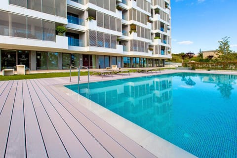 Swimming pool, Swimming pool