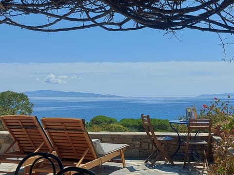 Property building, Natural landscape, Balcony/Terrace, Sea view