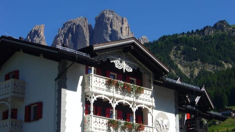 Facade/entrance, Activities, Summer, Horse-riding, Cycling, Mountain view, Sports