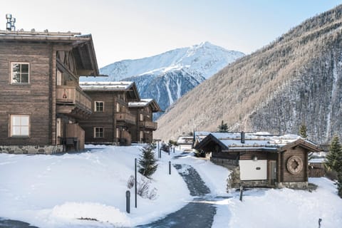 Property building, Spa and wellness centre/facilities