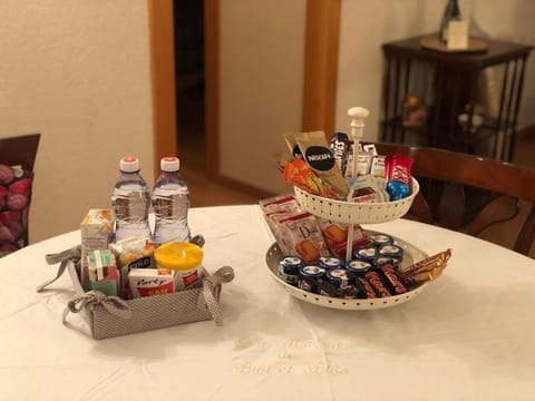 Food and drinks, Food, Drinks