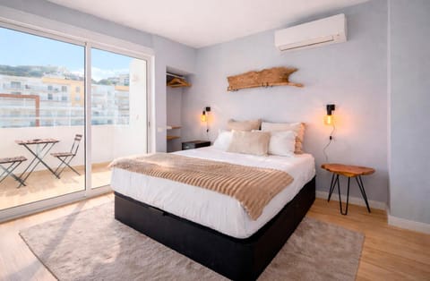 Bed, Balcony/Terrace, Bedroom, wardrobe, air conditioner