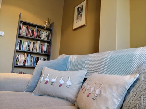 Living room, Decorative detail, Seating area