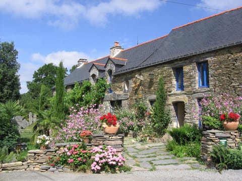 Property building, Patio, Garden
