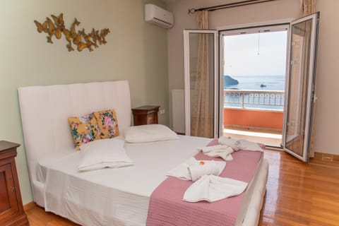 Bedroom, air conditioner