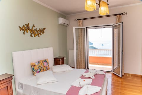 Bedroom, air conditioner