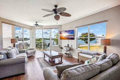 Amadeus 5 House in Treasure Island