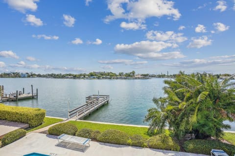 Amadeus 5 House in Treasure Island