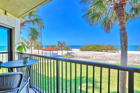 Land's End 11-203 Beach Front - Premier House in Sunset Beach