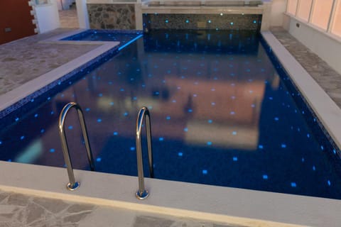 Swimming pool, Swimming pool