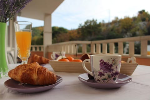 Balcony/Terrace, Decorative detail, Mountain view