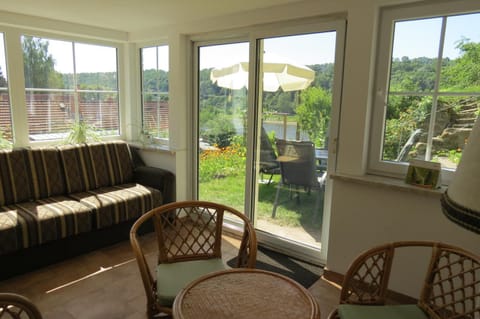 Day, Neighbourhood, Natural landscape, Summer, Decorative detail, Garden view, River view