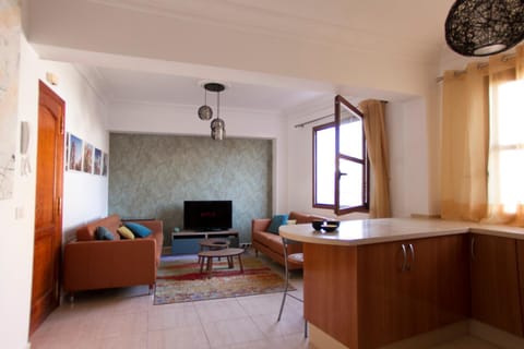 TV and multimedia, Kitchen or kitchenette, Living room, Decorative detail, Dining area