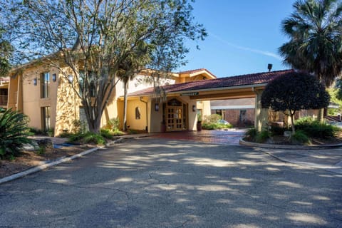 Property building, Day, On site, Time of day