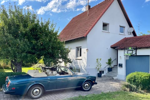 Property building, Garden, Garden view, Parking