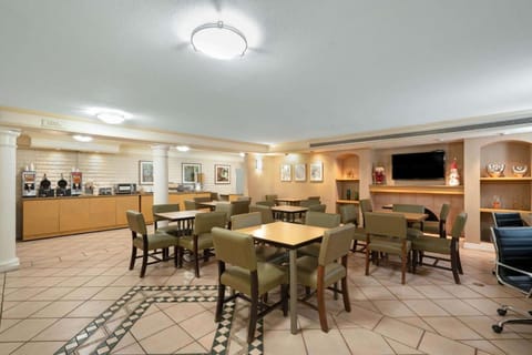 Restaurant/places to eat, Dining area, On site, Breakfast