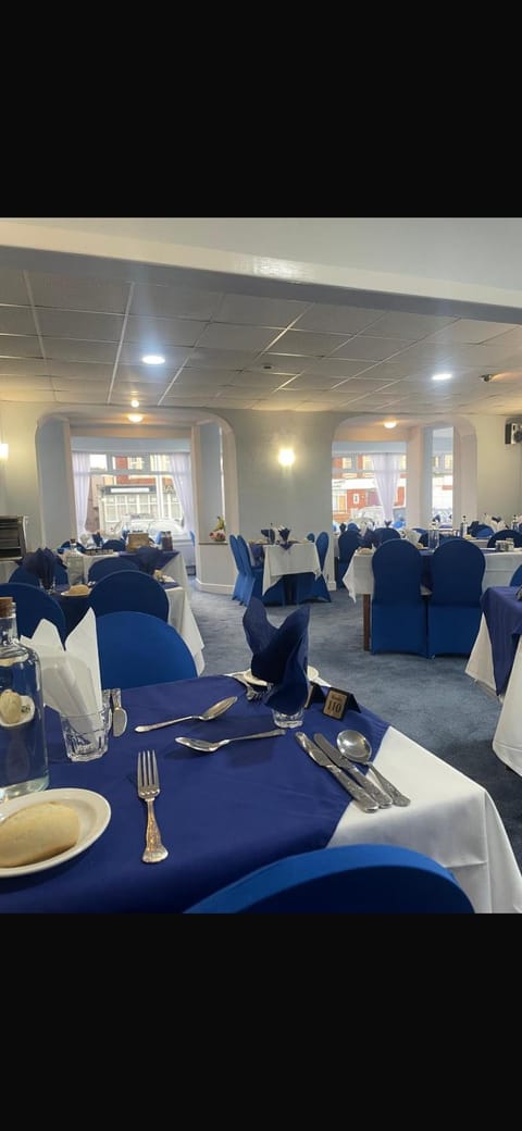 Restaurant/places to eat, Restaurant/places to eat, Seating area