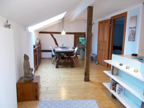 Seating area, Dining area