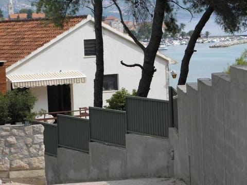 Property building, Facade/entrance, Off site