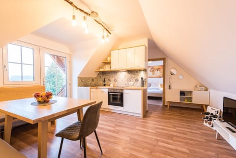Kitchen or kitchenette, Dining area, dishwasher, pet friendly, stove, toaster