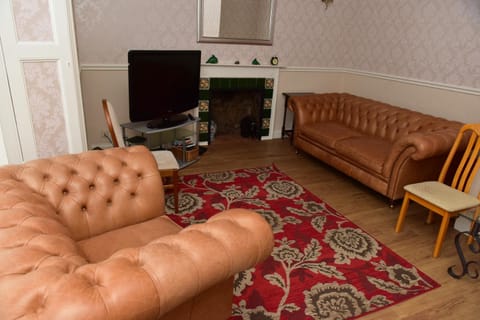 Communal lounge/ TV room, TV and multimedia, Living room, Seating area